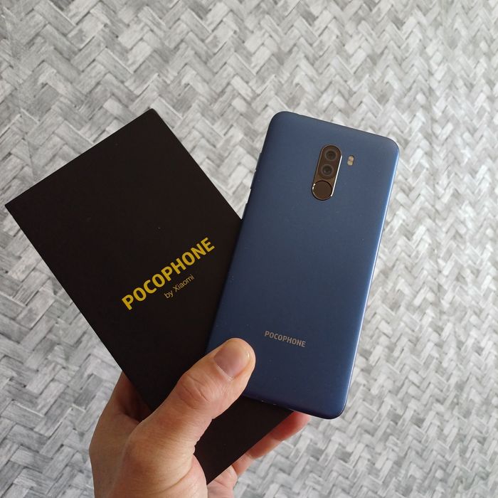 Продам POCOPHONE F1  память 128