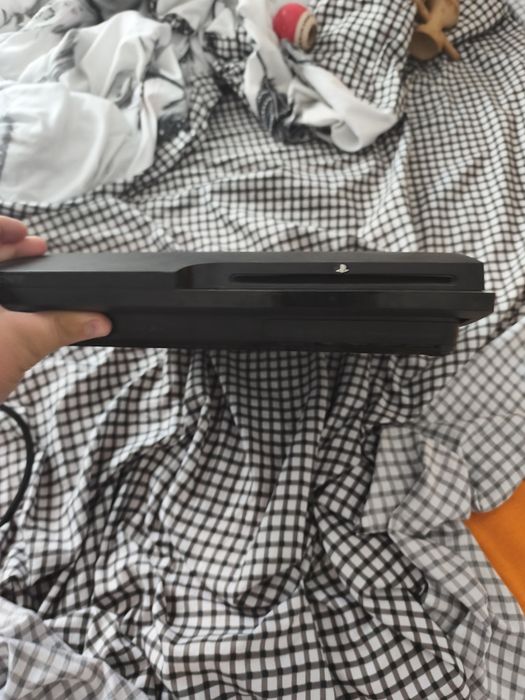 Vând PS 3 slim fara manete 2 jocuri FIFA 2012 și gata 5