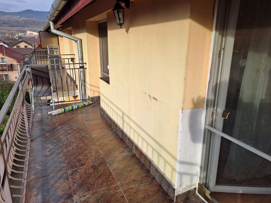 Închiriez apartament 2 camere.