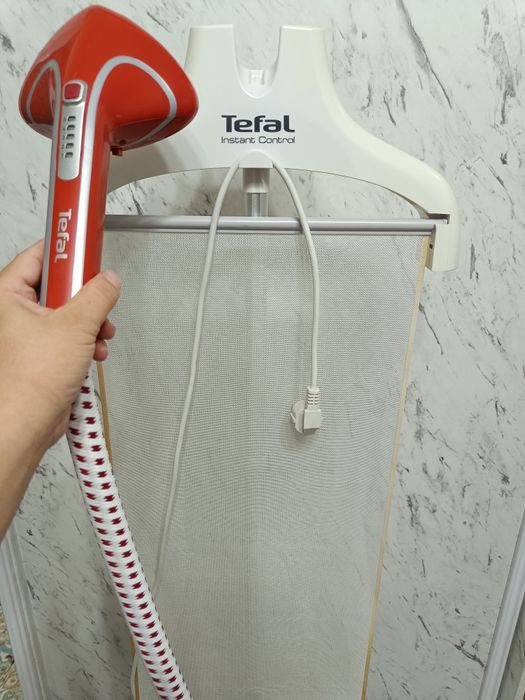 Продам вертикальный отпариватель Tefal