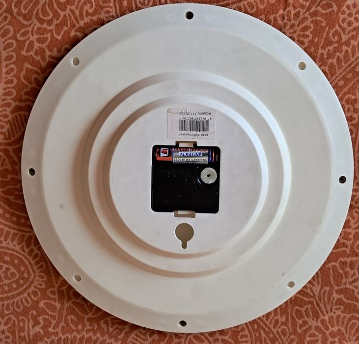 Продаются настенные часы.