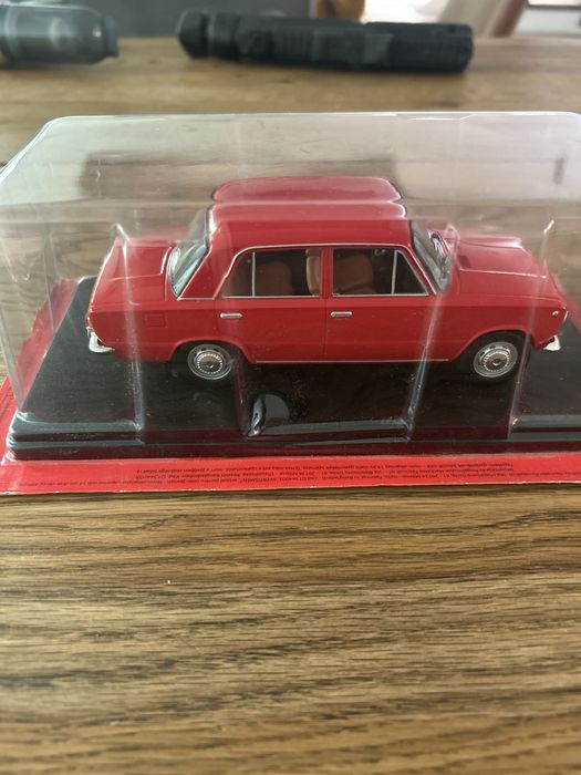 Колекционерска количка LADA 1200 (1970) 1:24 – метален модел в кутия