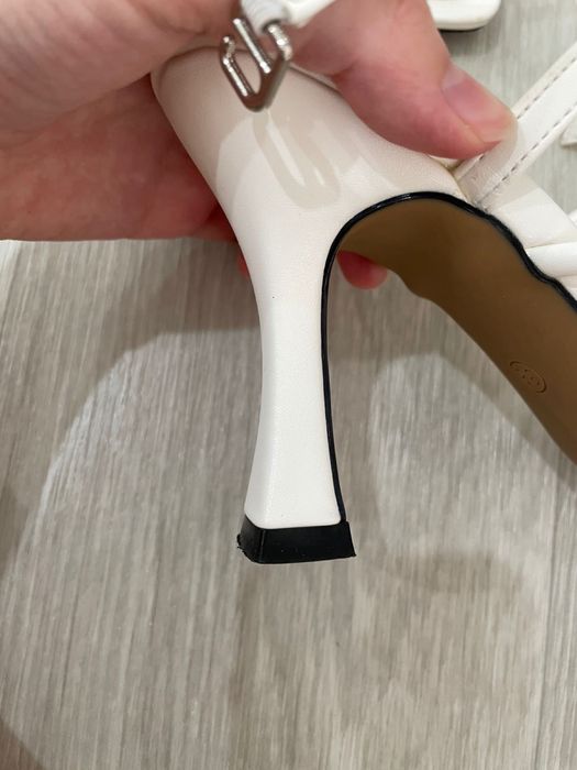 Продам босоножки