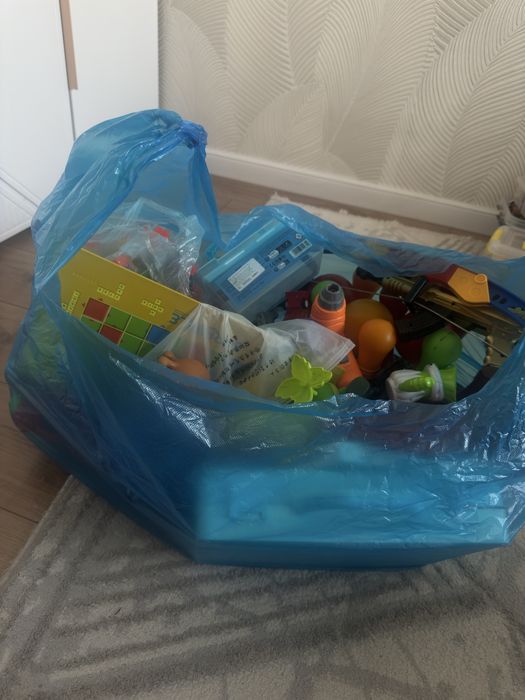 Продам бооьшой пакет игрушек