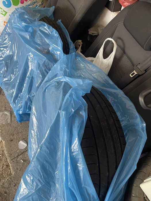 Летни гуми Bridgestone 225/50/19 . В много добро състояние.