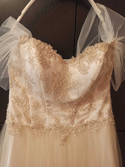 Продавам сватбена рокля - цвят екрю