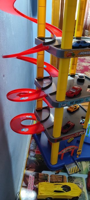 Игрушка-парковка