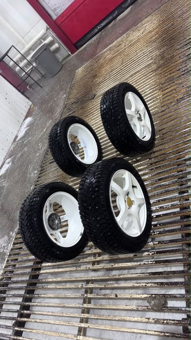 Продам комплект диском с шинами R15