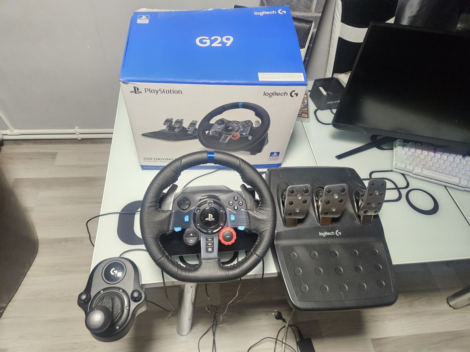 Volan g29 logitech cu schimbator stare foarte buna