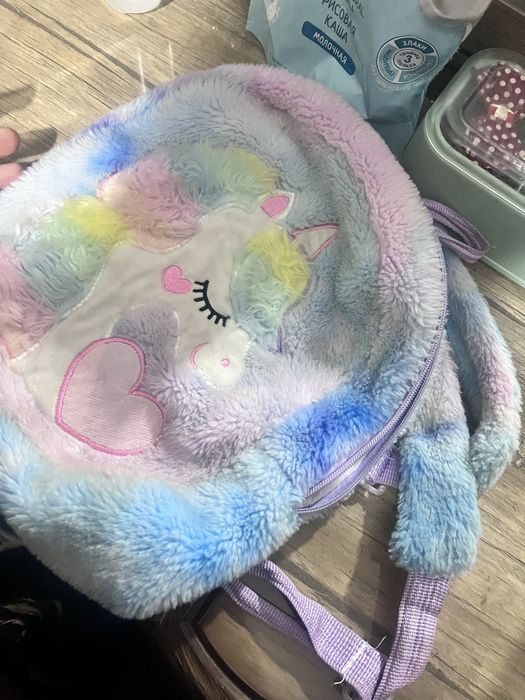 Сумки,  1 детский рюгзак с единорогом, и женские сумки.