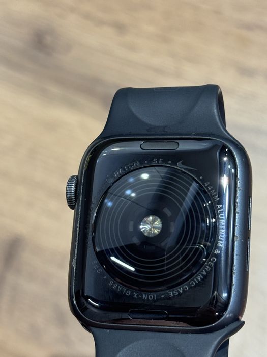 Продам Apple Watch SE Nike 44мм