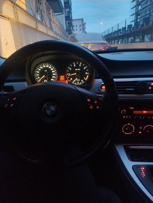 BMW Seria 3 E90 318i