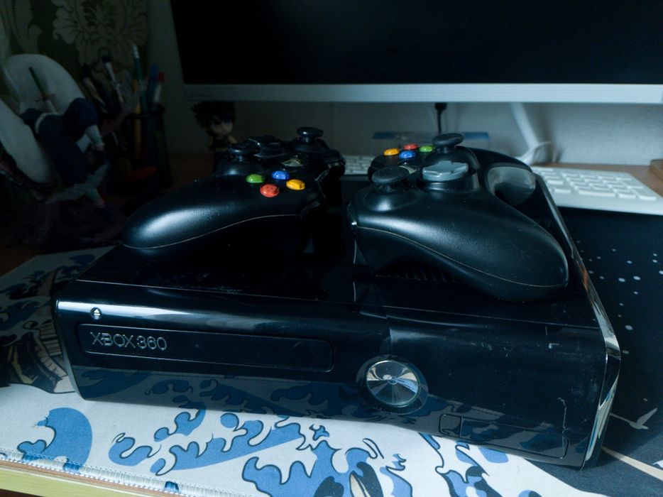 Продам XBOX 360 в хорошем состоянии