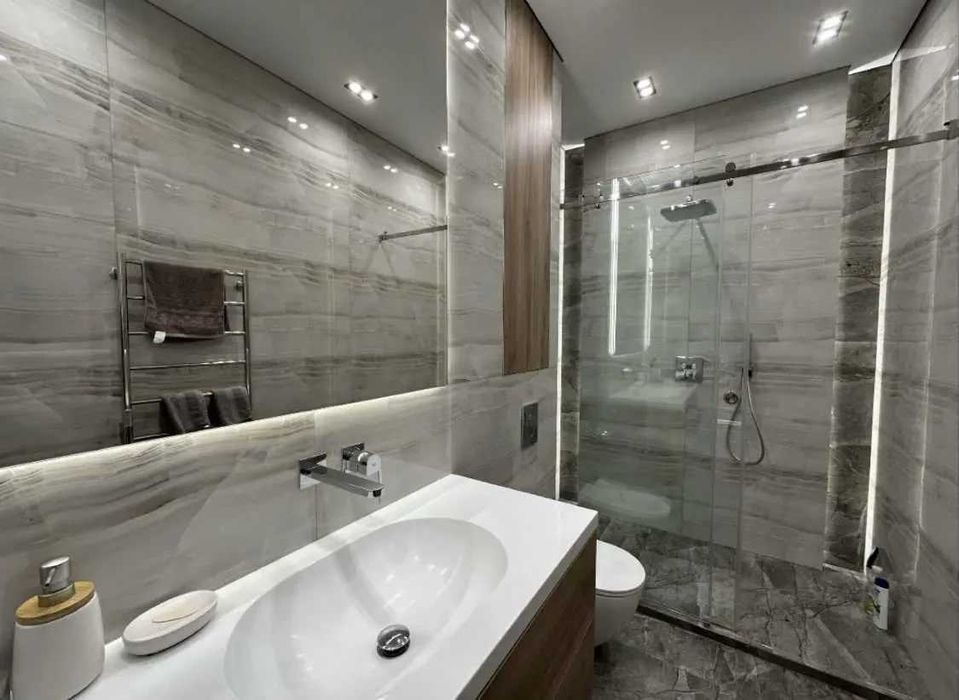 Двустаен имот в кв.Оборище