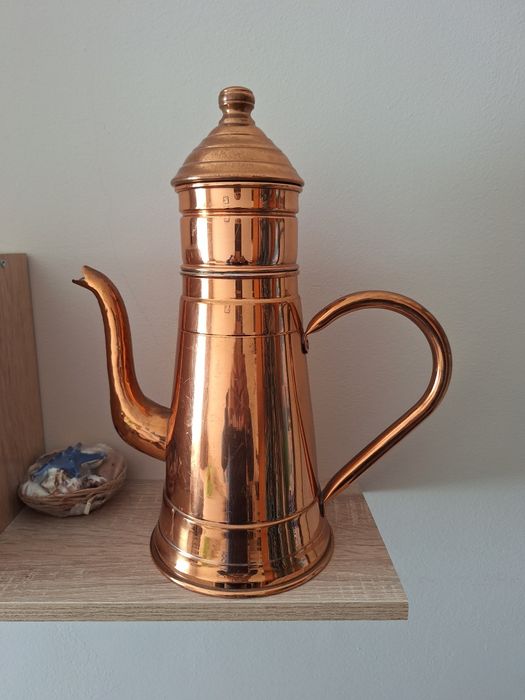 Меден чайник съдове  прибори