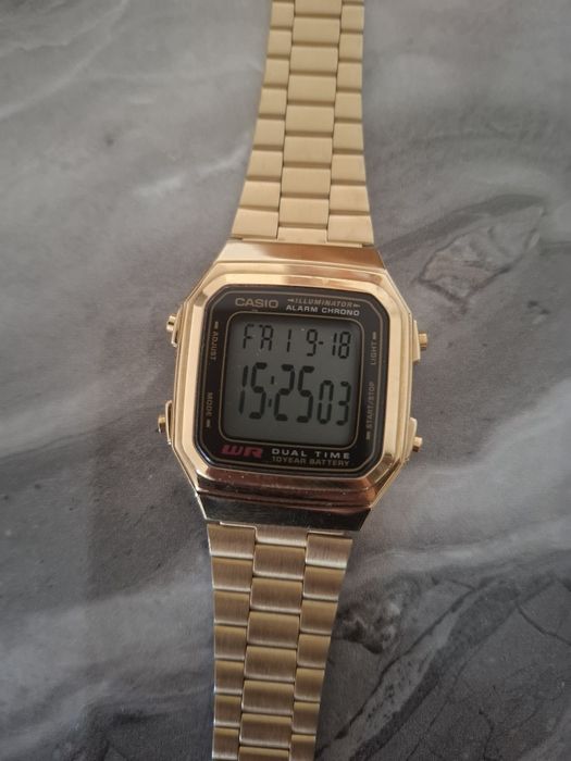 Продаетсья Часы Casio