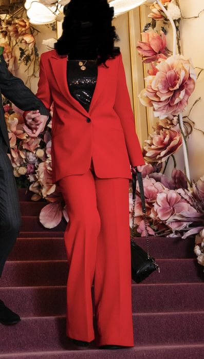 Продам красный костюм двойку ZARA
