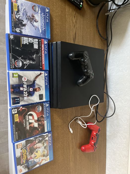PS4 Pro 1 ТБ + 7 игр , в отличном Состоянии