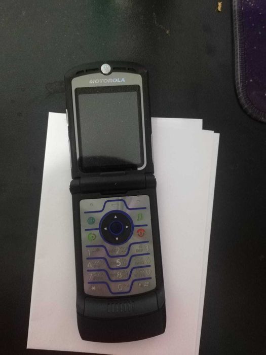 продам ретро телефон нокиа 3310 моторола V3