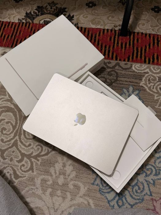 Macbook air m2..