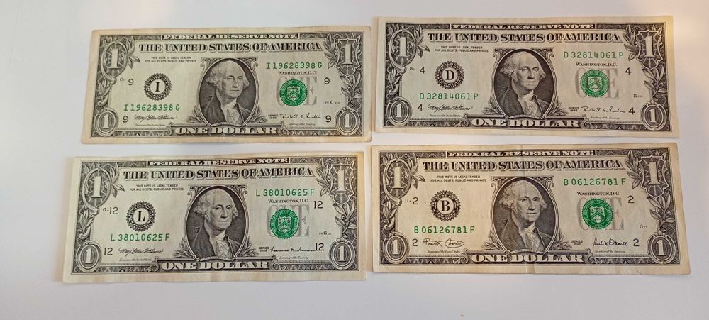 Dolari vechi de vanzare
