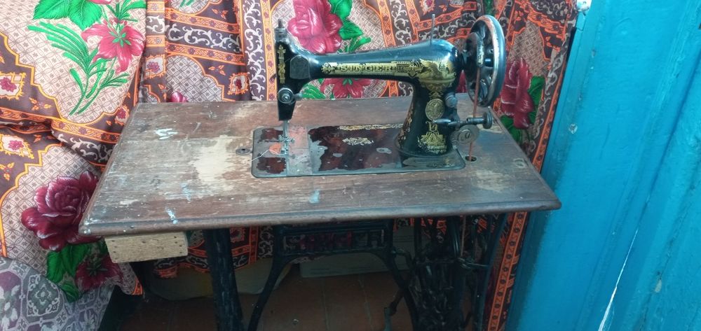 Продаётся швейная машинка Singer не работает надо наладить строчку тор
