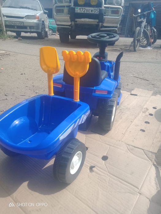 Трактор новый продам
