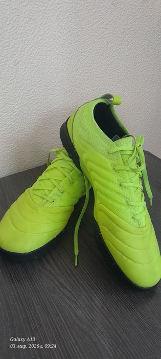 Футбольные кросовки