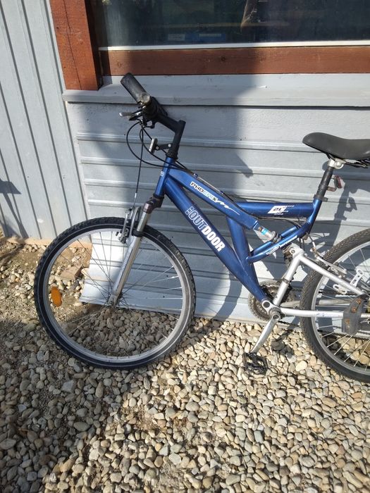 Bicicleta solida aproape noua