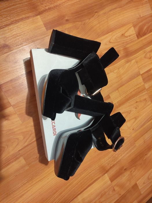 Босоножки 36 р. на выпускной