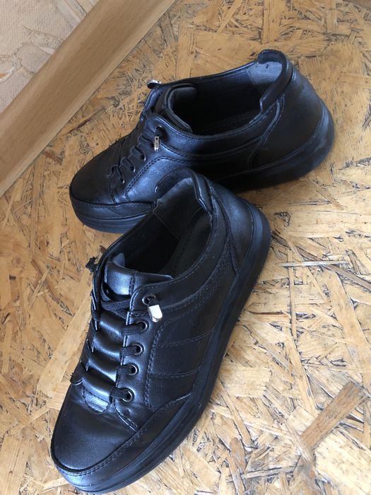 Продам туфли на мальчика