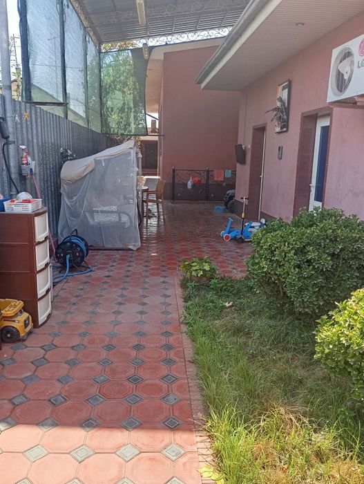 Два дома на одной территории