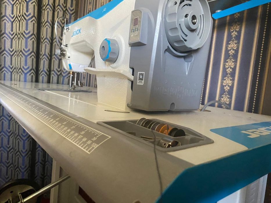 Швейная машина jack