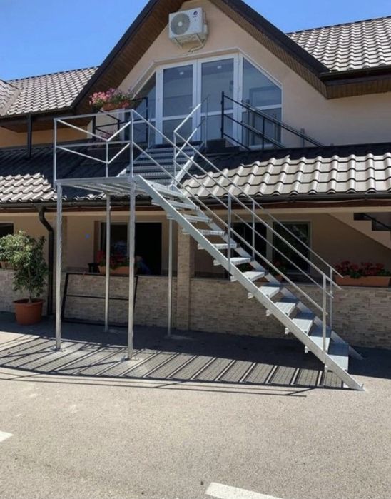 Facem scări zincate galvanizate