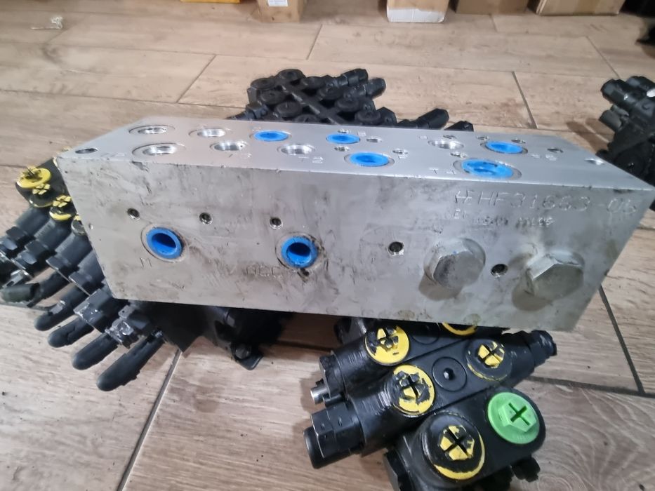 Distribuitoare jcb pe stok