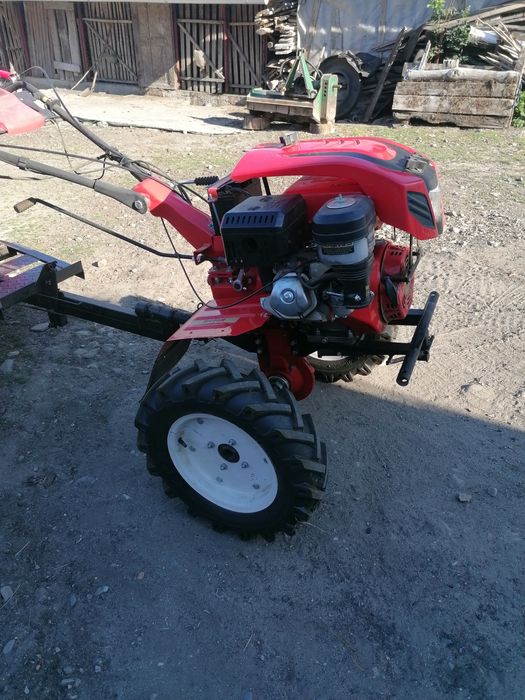 Vând motocultor 15cp cu freze și mașina de pus cartofi