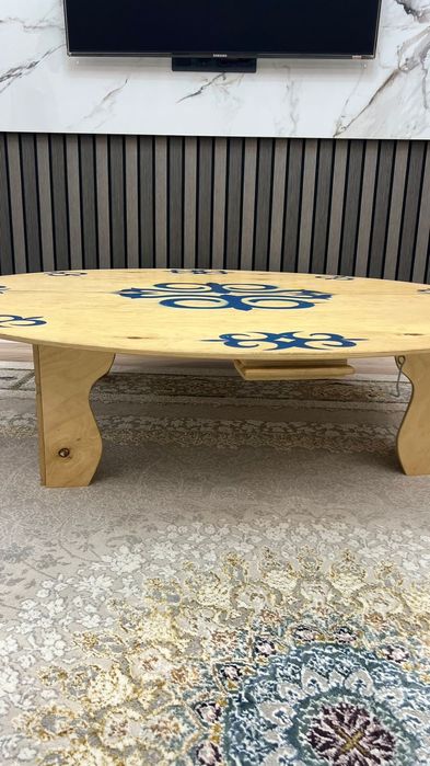 Продам стол со стульями.