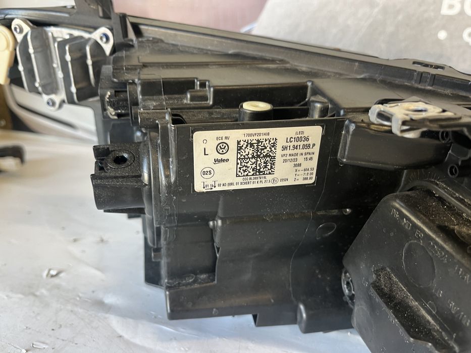 2 броя Фар VW Golf 8 ляв