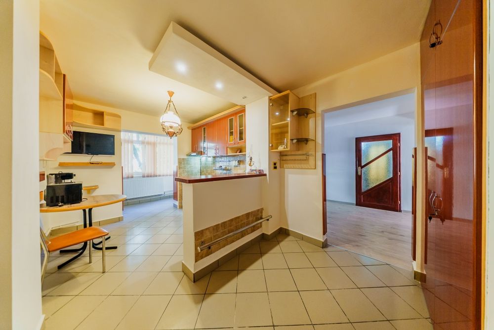 Apartament+spatiu comercial,parter, Micălaca