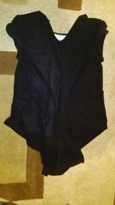 Bluza noua cu eticheta partea din spate mai lunga,marimea XL