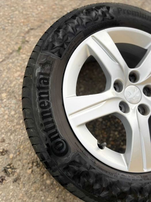 Летни гуми 215 60 16 Continental две от гумите са 0524 DOT 0622