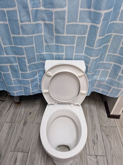 Продам унитаз  в отличном состоянии