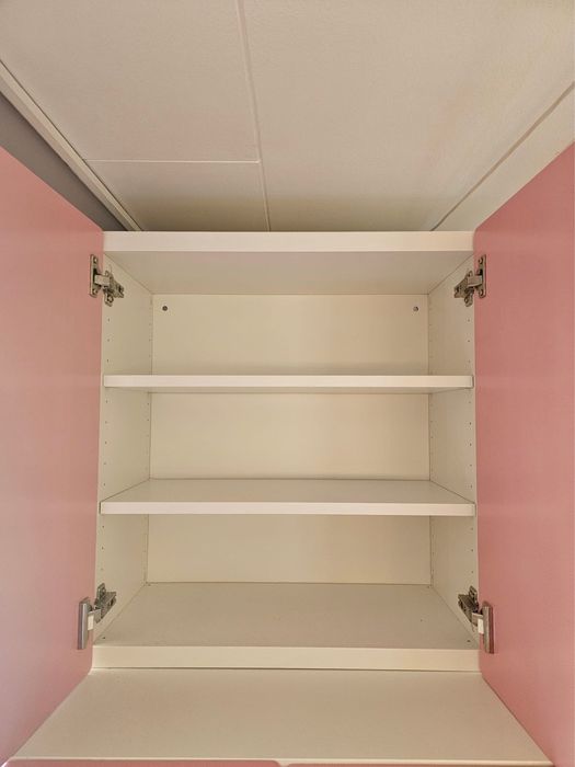 Dulap IKEA alb/roz pentru copii – stare foarte bună