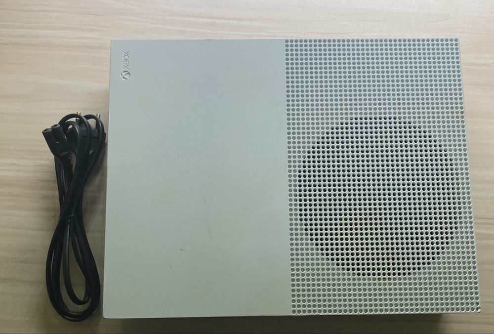 Xbox one s в добро състояние.СПЕШНО!!!