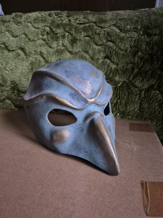 Vând o masca venetiana pictata manual ,made in Italy 

- fabricat