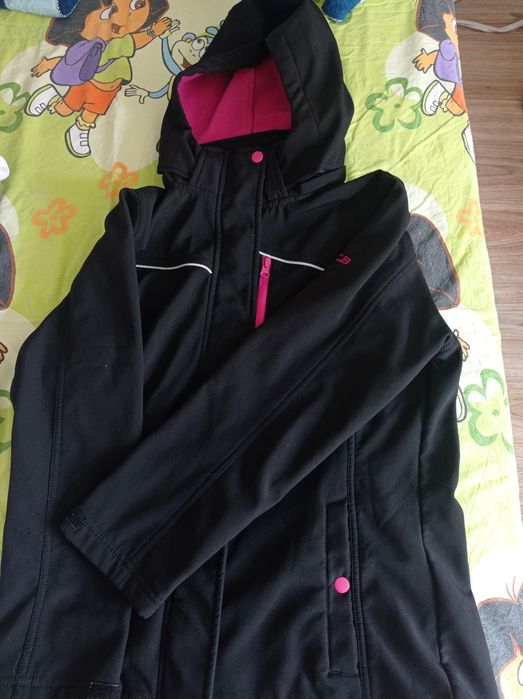 Дрехи за момиче дънки блузи