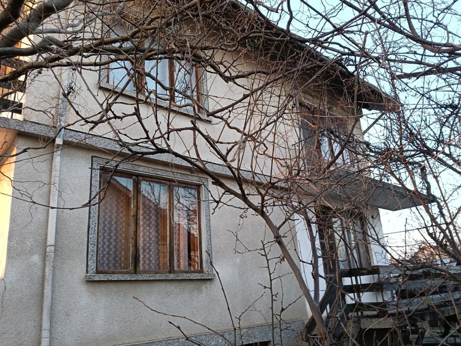 Къща на два етажа