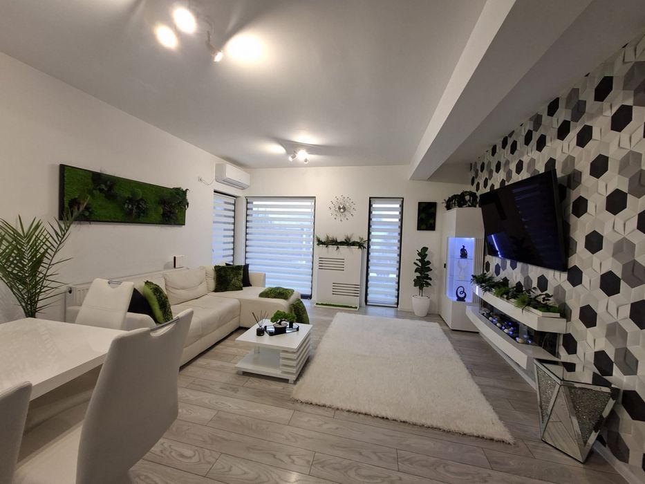 Vand coltar alb 2020 utilizat stare buna