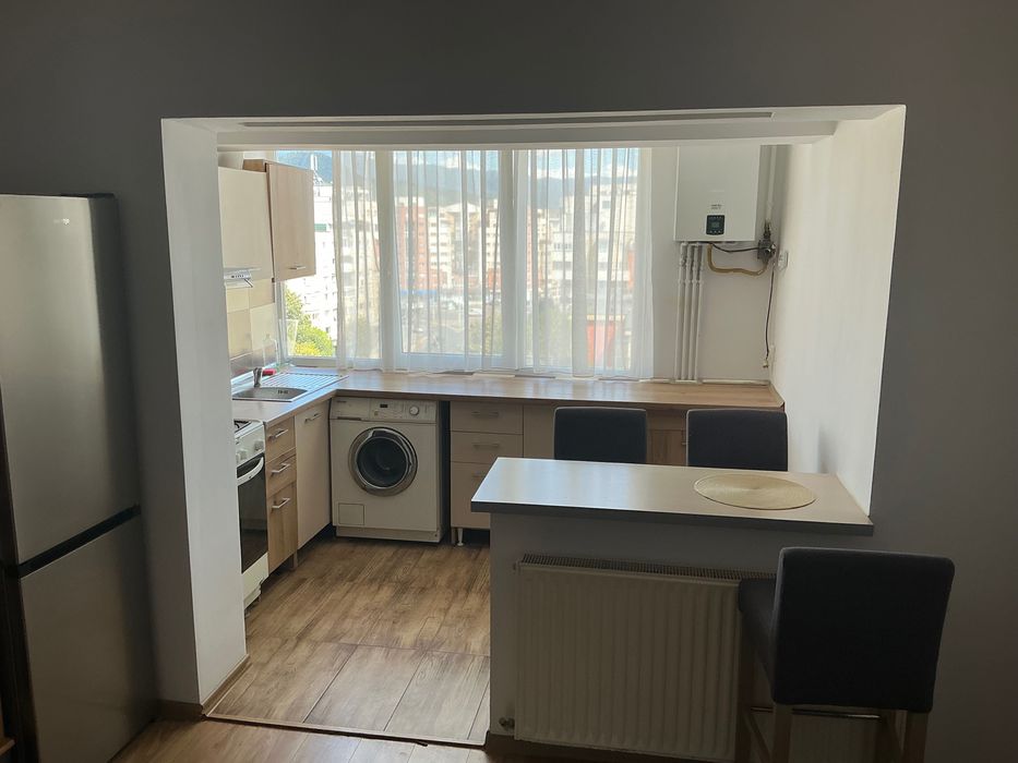 Inchiriez apartament cu 3 camere, decomandat mobilat si utilat, pe Traian, privat