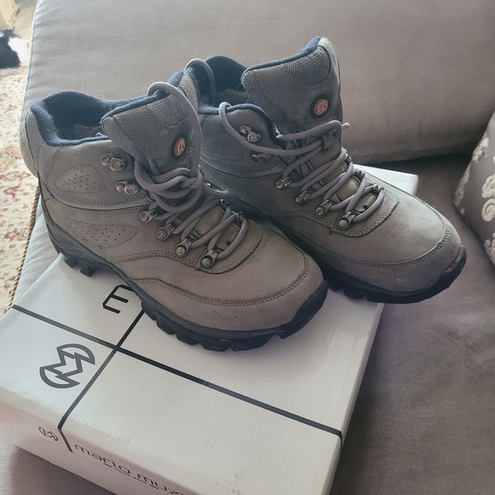 Продам зимнюю обувь 39 размер